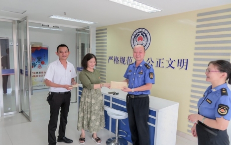 助人危困關(guān)愛社會，這是一種特別的擔(dān)當