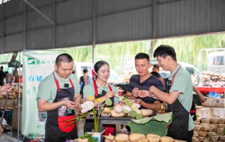 做好“雙服務(wù)”：嘉昕小廚房開(kāi)播，本期主角---蓮藕