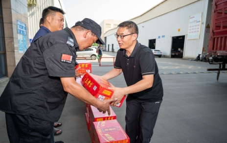 戰(zhàn)高溫、保供應，嘉興市財貿工會主席陳云建慰問我司基層員工